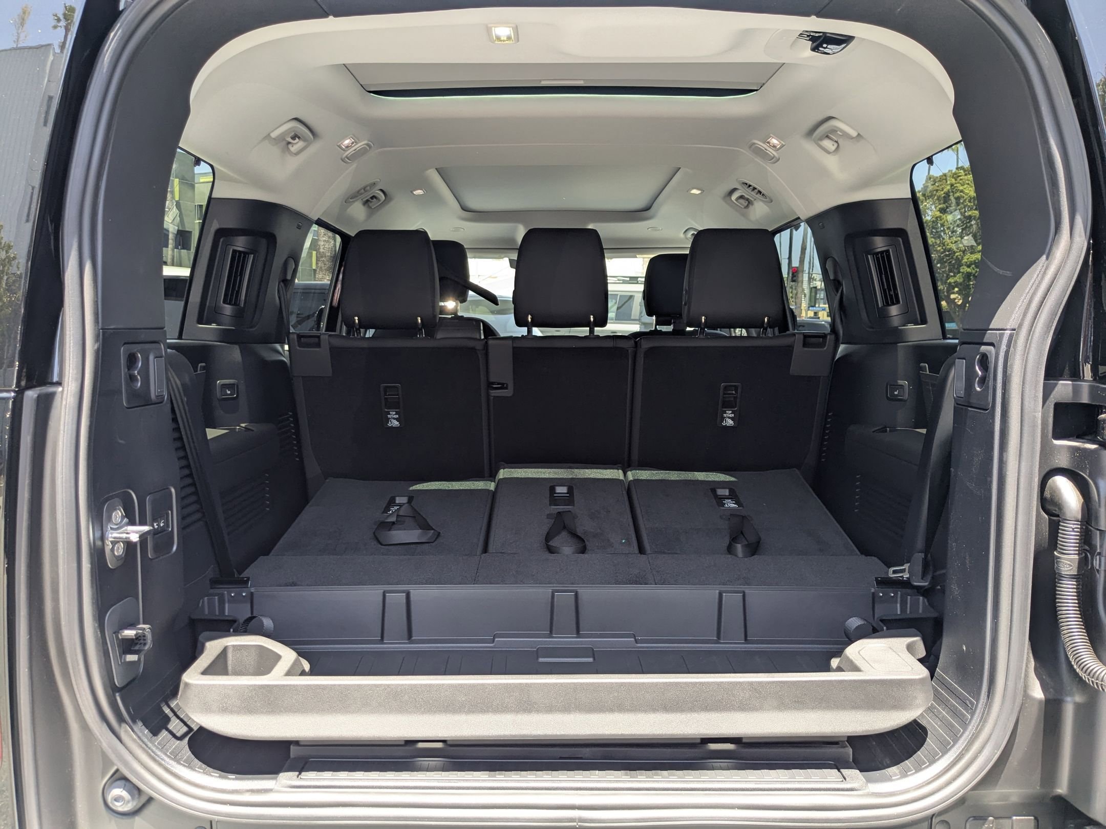 2025 Land Rover Defender 130 S photo 5