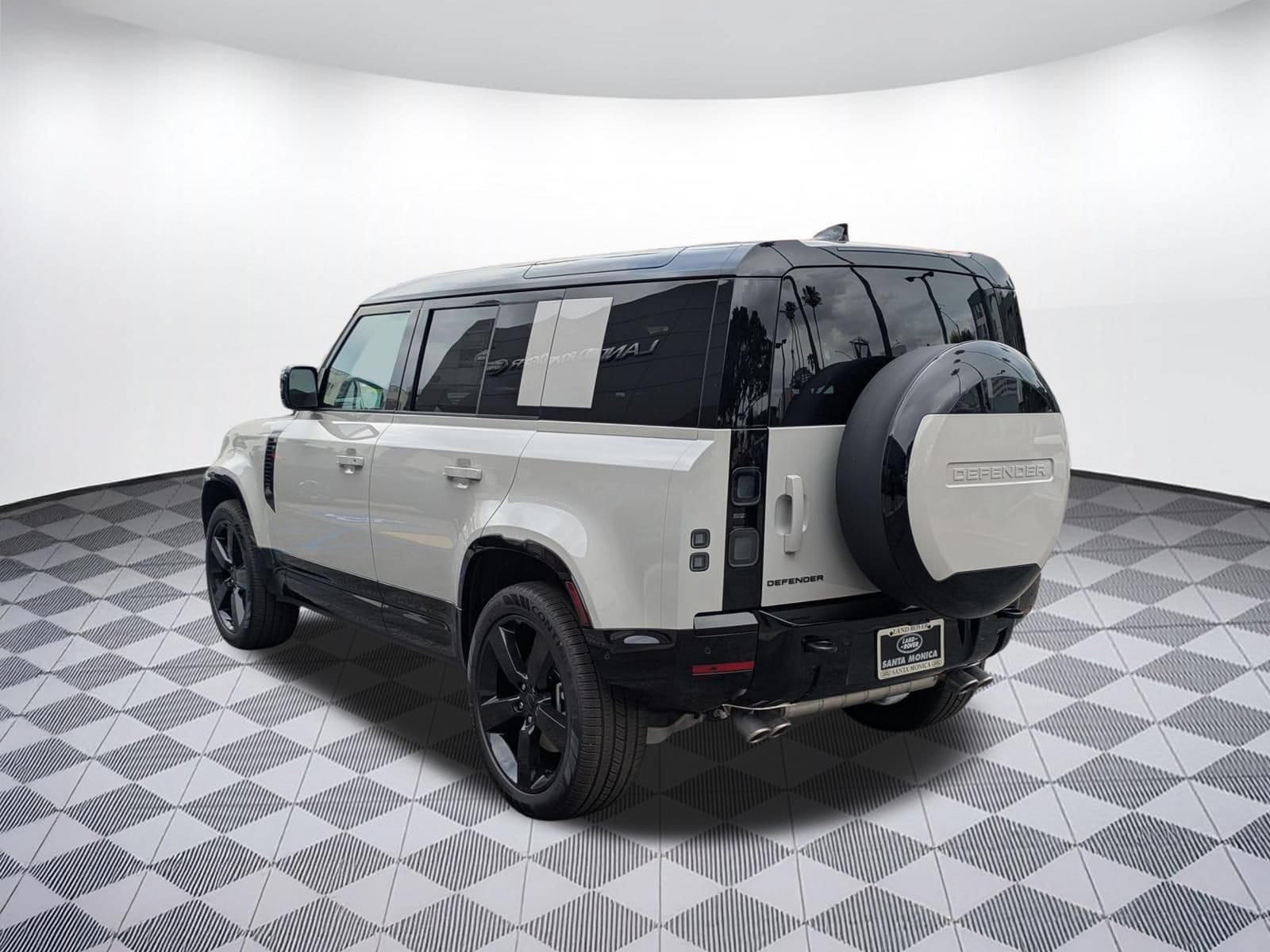 2026 Land Rover Defender X-Dynamic SE - Photo 7
