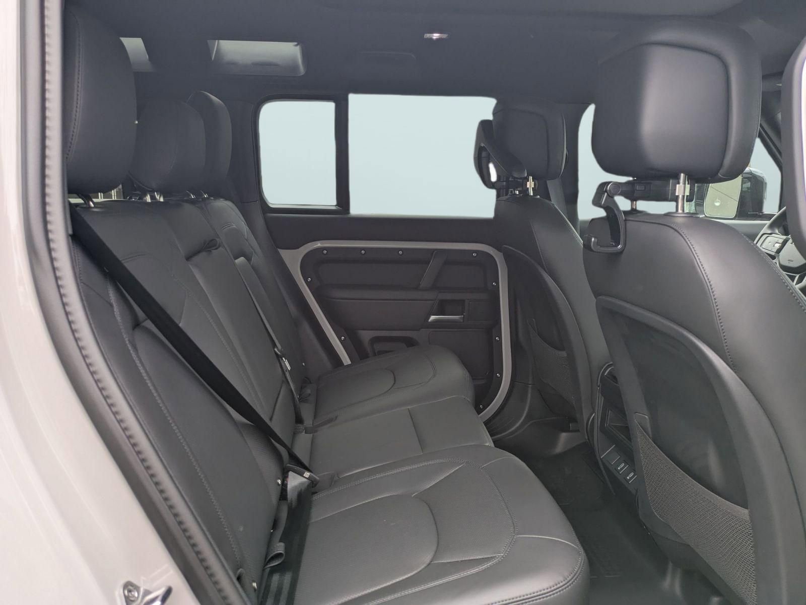 2026 Land Rover Defender X-Dynamic SE - Photo 32