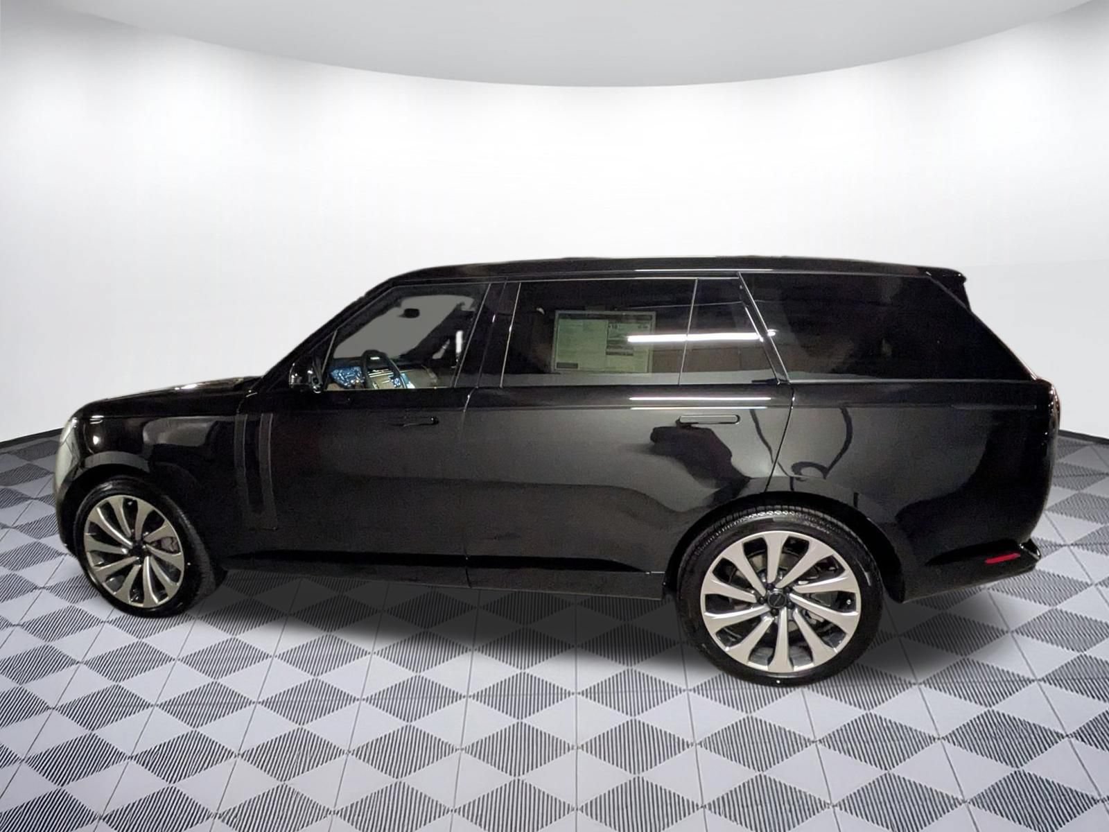 2026 Land Rover Range Rover SE LWB 7-Seats / V8 SUV