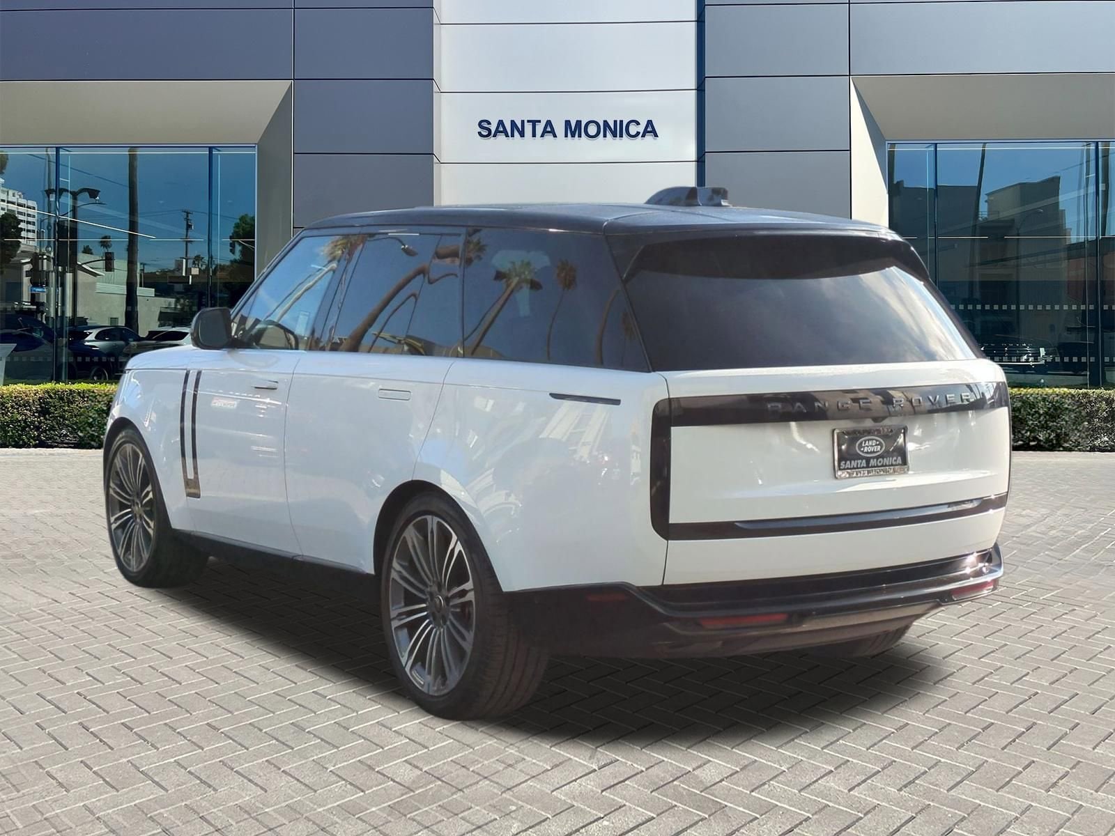 2024 Land Rover Range Rover SE photo 2