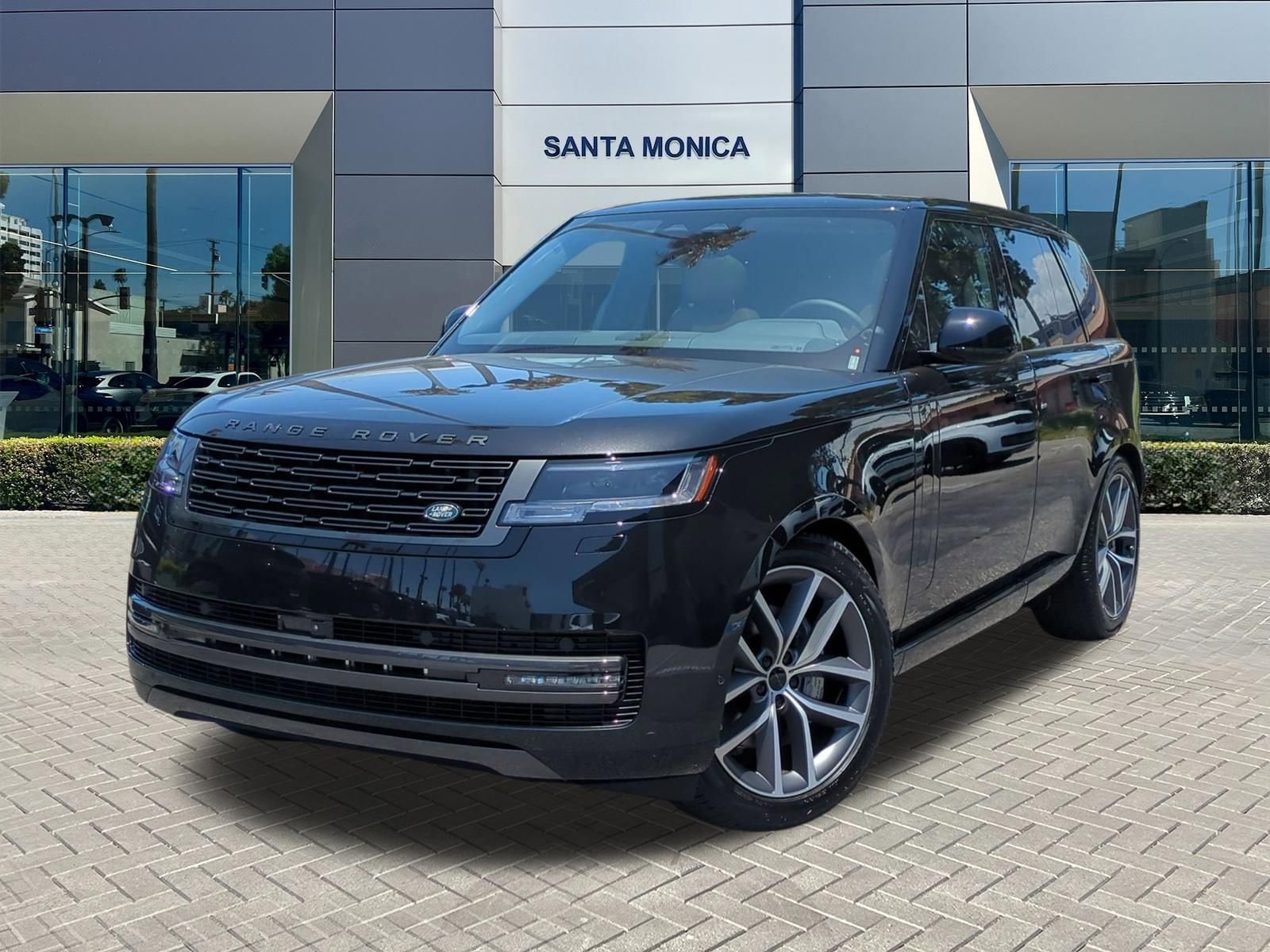 2026 Land Rover Range Rover 3.0 SE SWB's photo