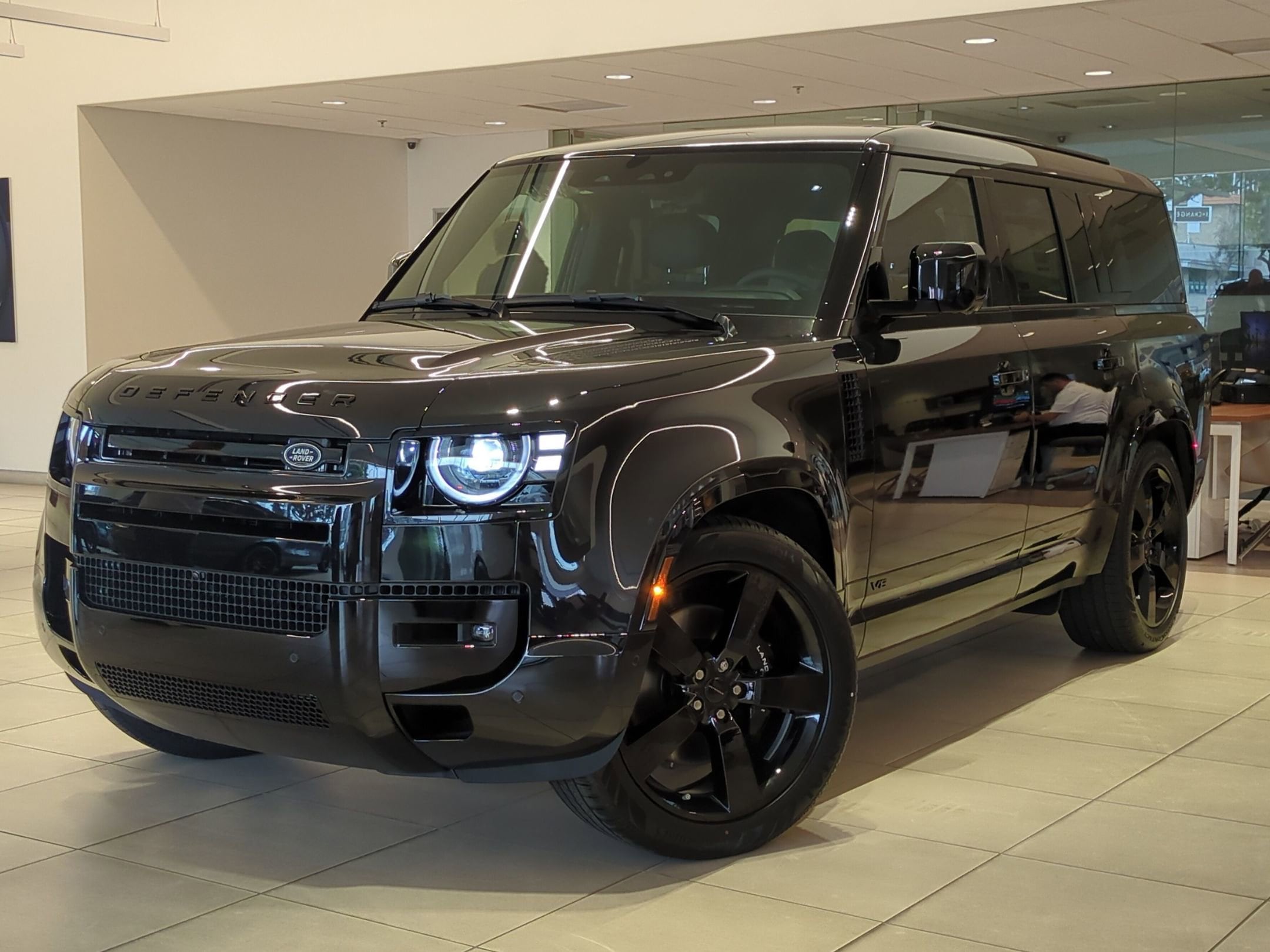 2026 Land Rover Defender 130 V8 P500's photo