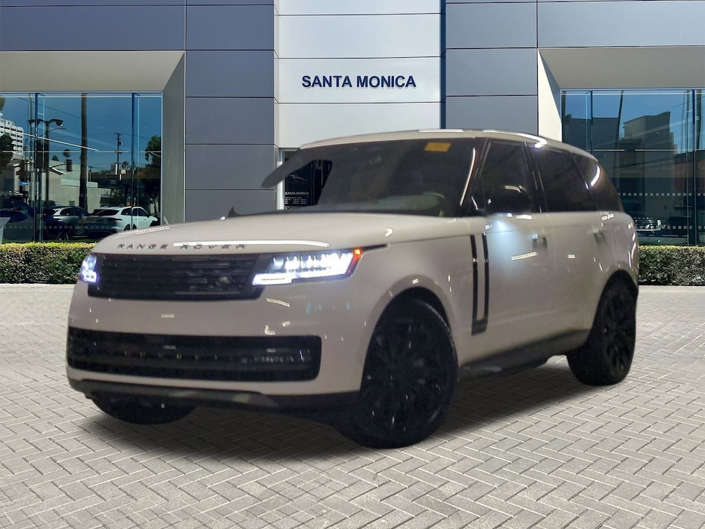 New 2026 Land Rover Range Rover P550e SE SUV