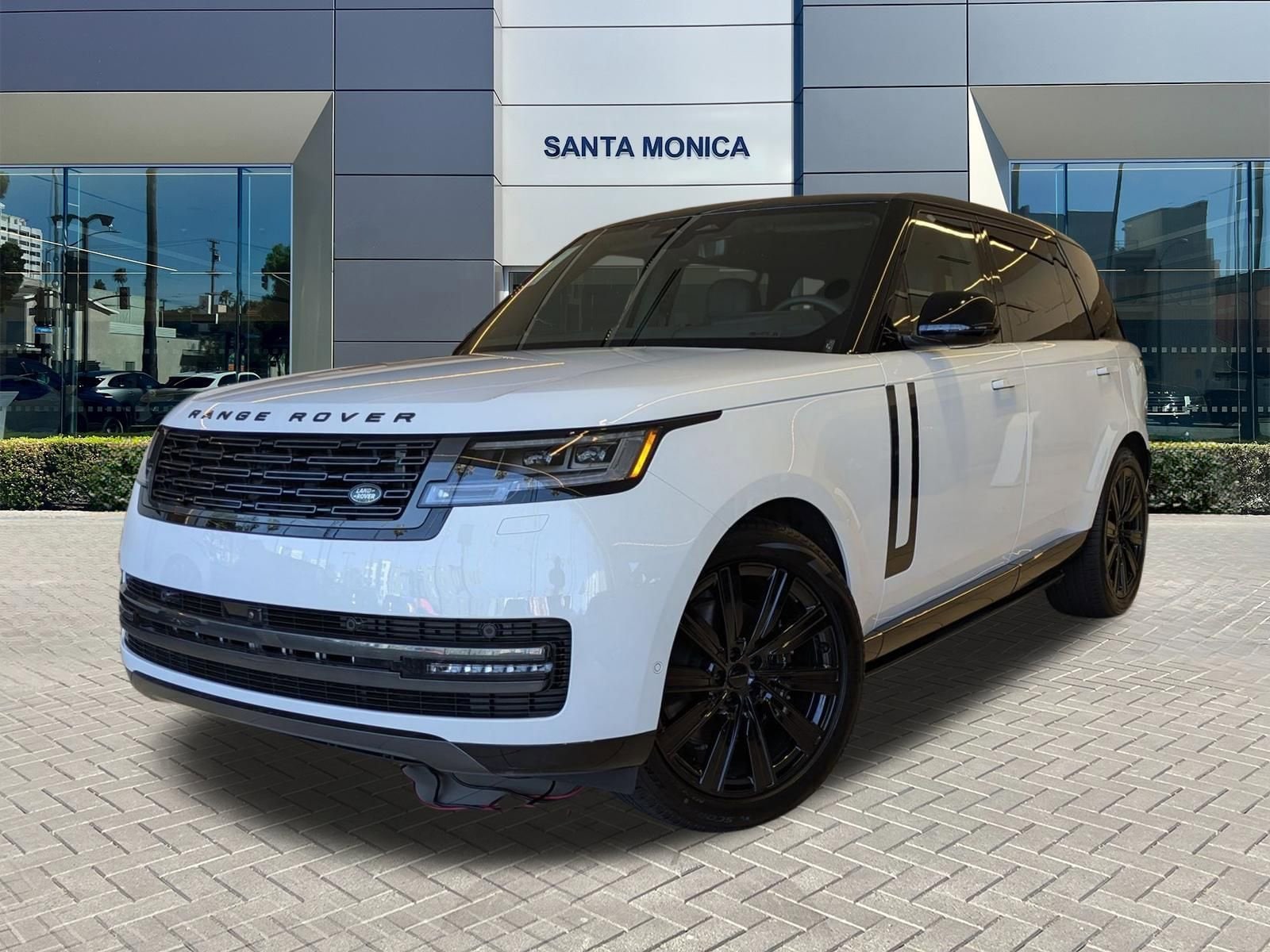 2026 Land Rover Range Rover 3.0 SE LWB 7's photo