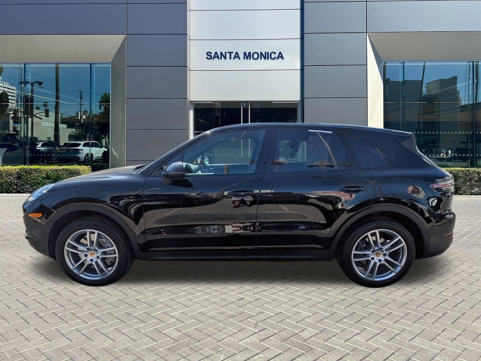 2023 Porsche Cayenne AWD photo 3