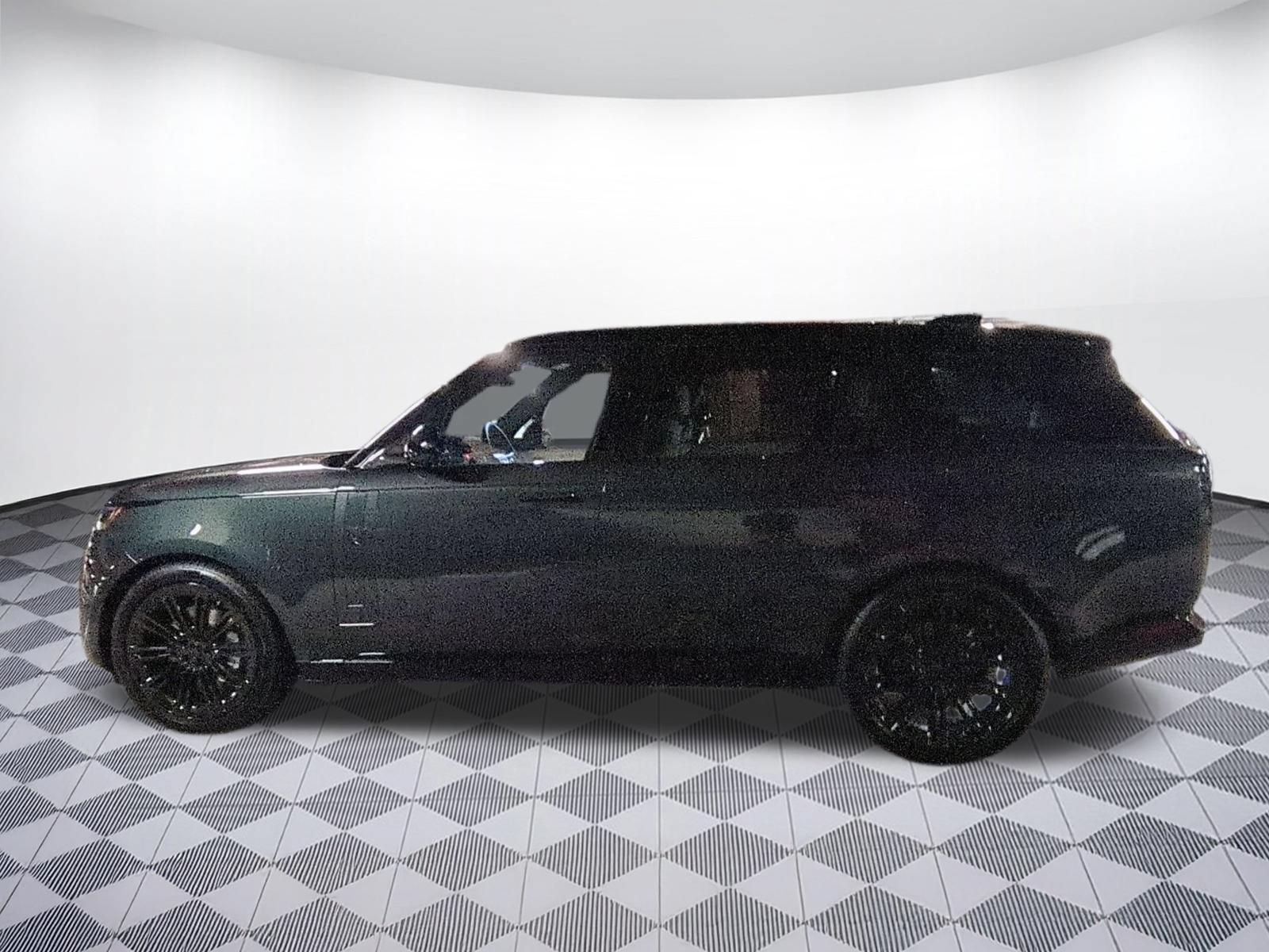 2026 Land Rover Range Rover SE LWB 7-Seats / V8 SUV