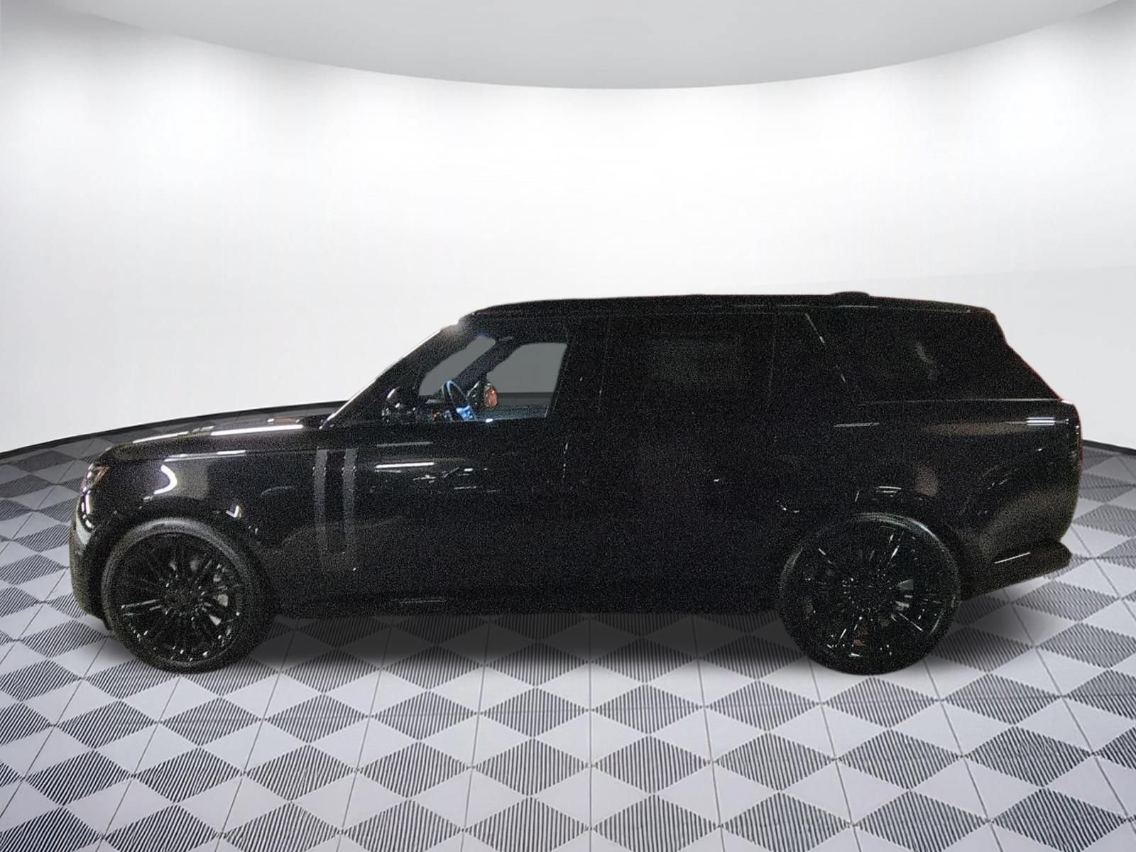 2026 Land Rover Range Rover SE LWB 7-Seats / V8 SUV