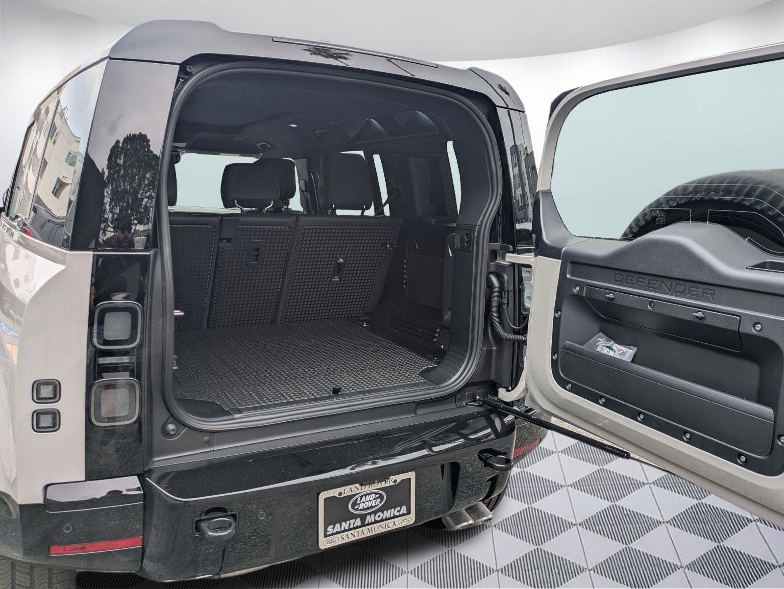 2026 Land Rover Defender X-Dynamic SE - Photo 31