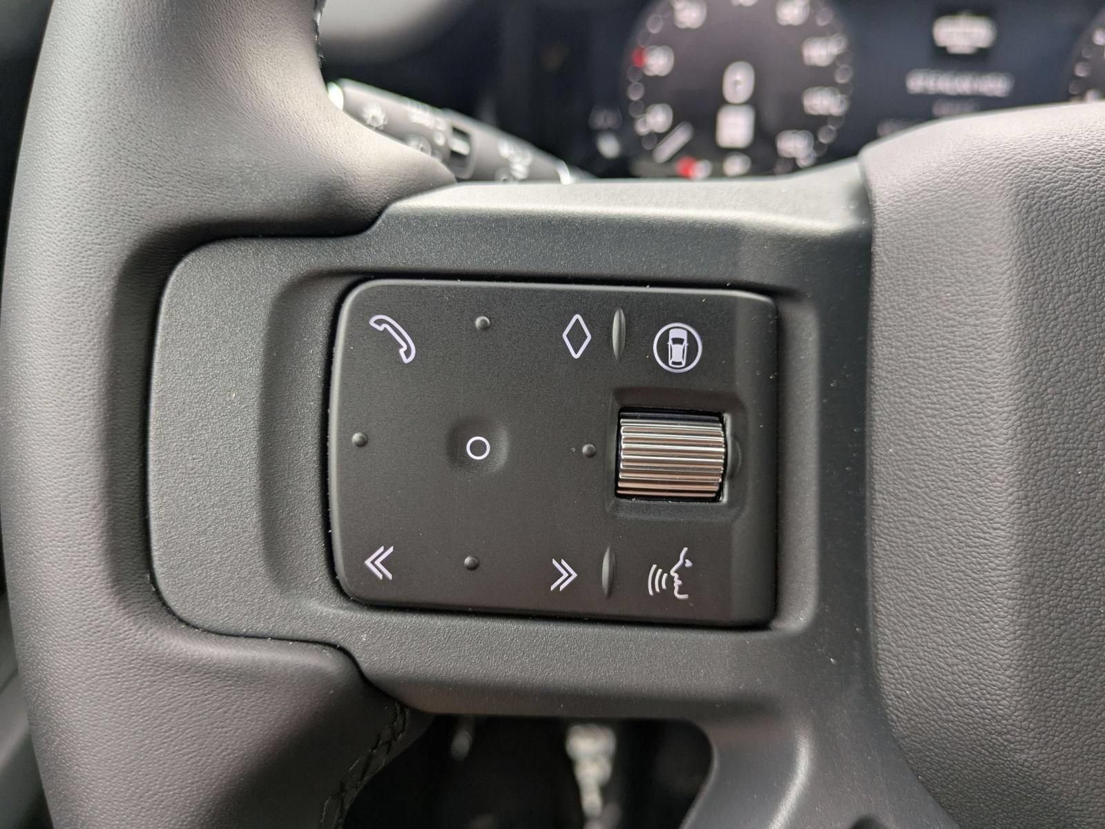 2026 Land Rover Defender X-Dynamic SE - Photo 17