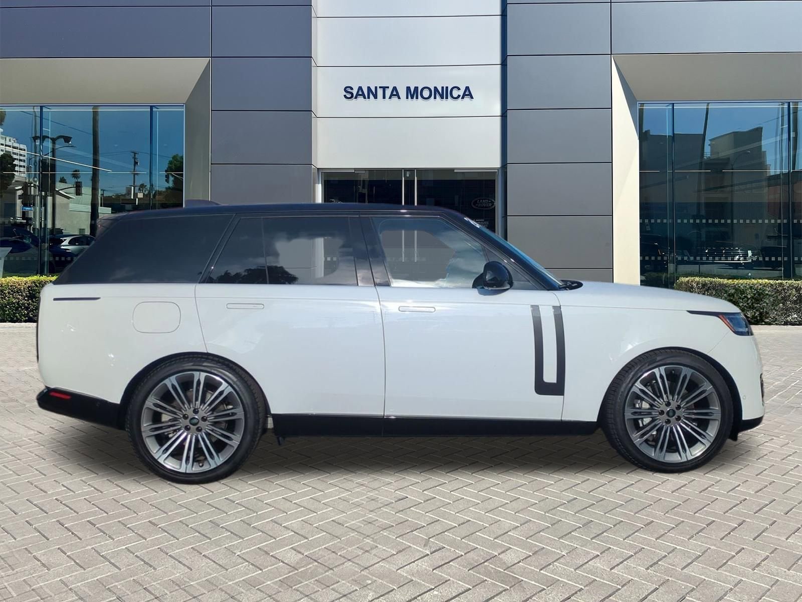 2024 Land Rover Range Rover SE photo 5