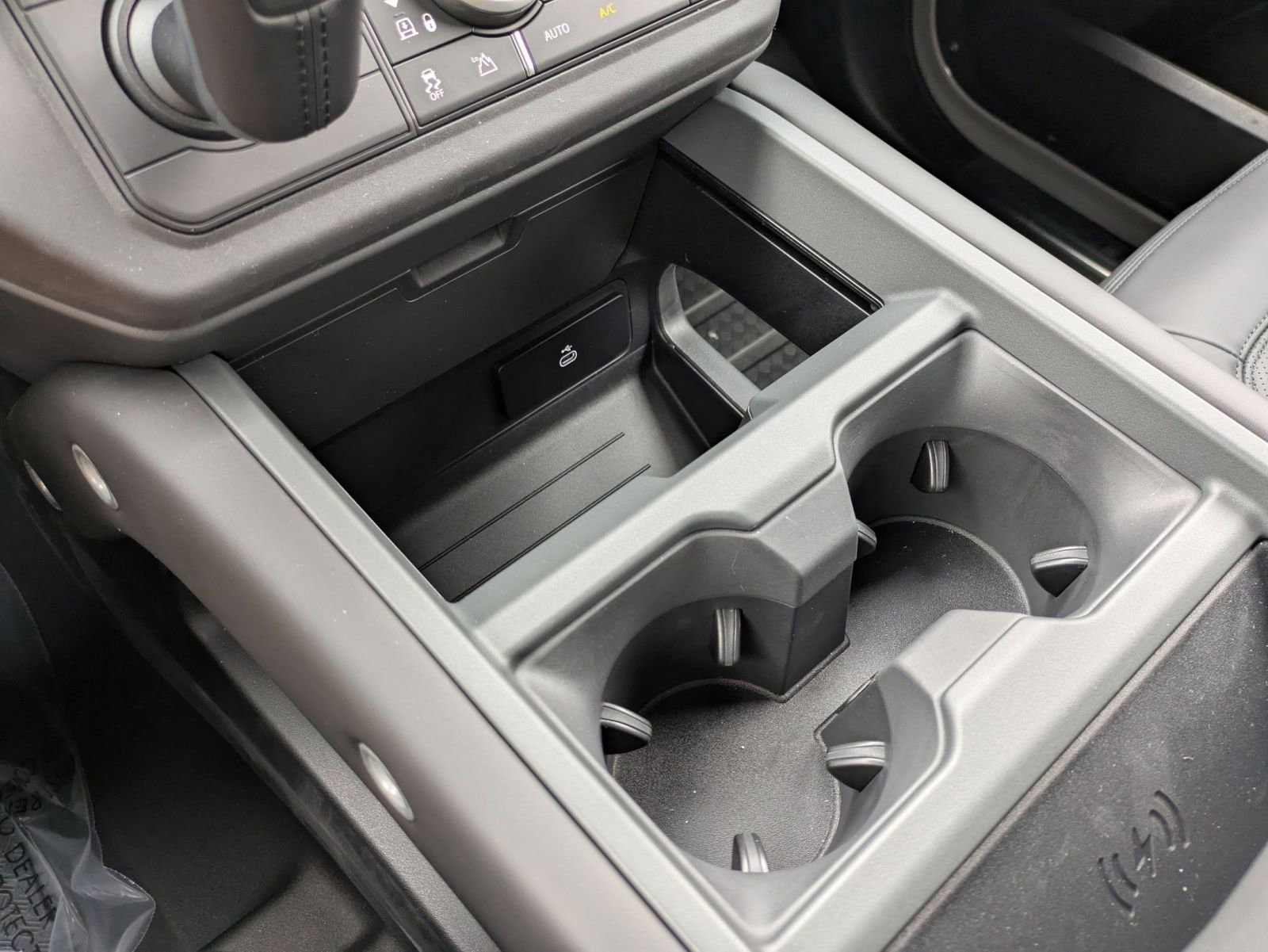 2026 Land Rover Defender X-Dynamic SE - Photo 24