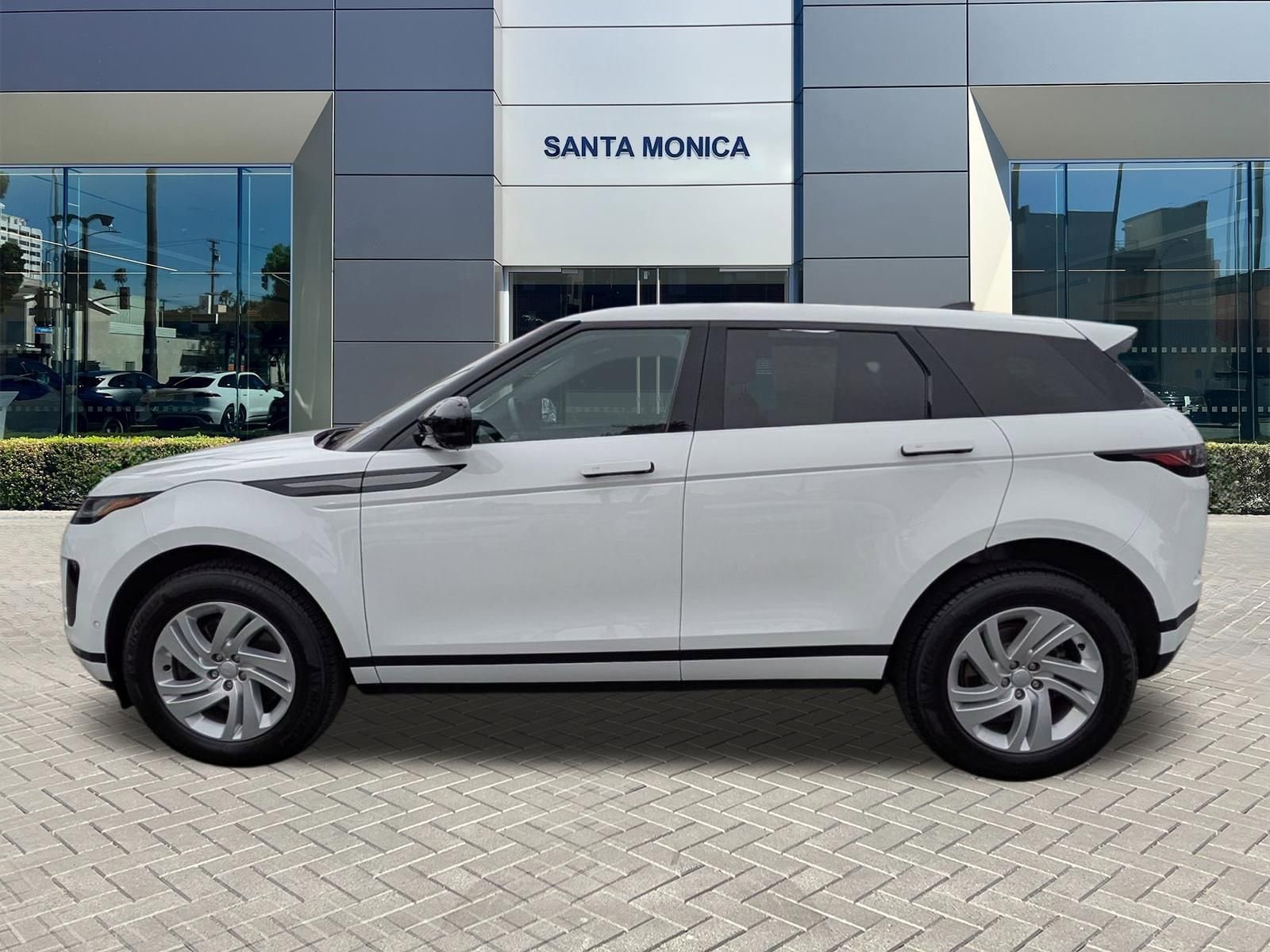 2024 Land Rover Range Rover Evoque Core S photo 3