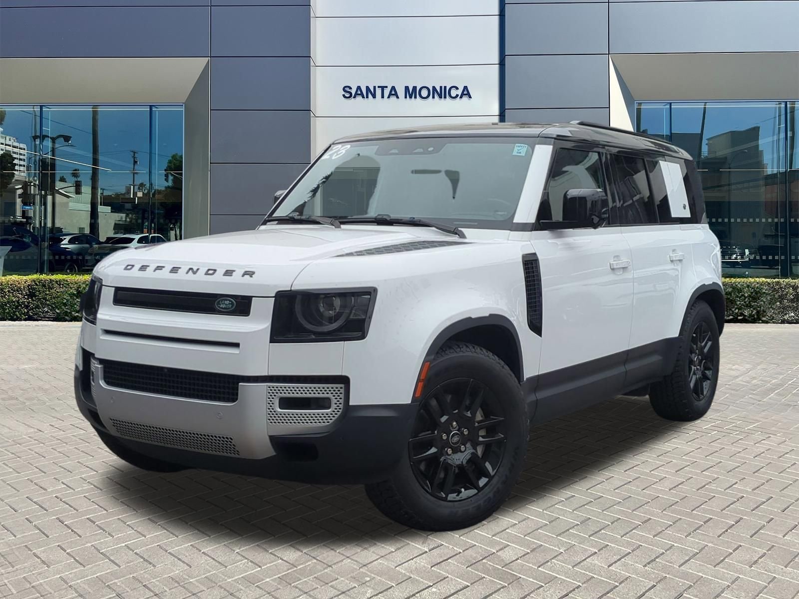 2023 Land Rover Defender SE's photo