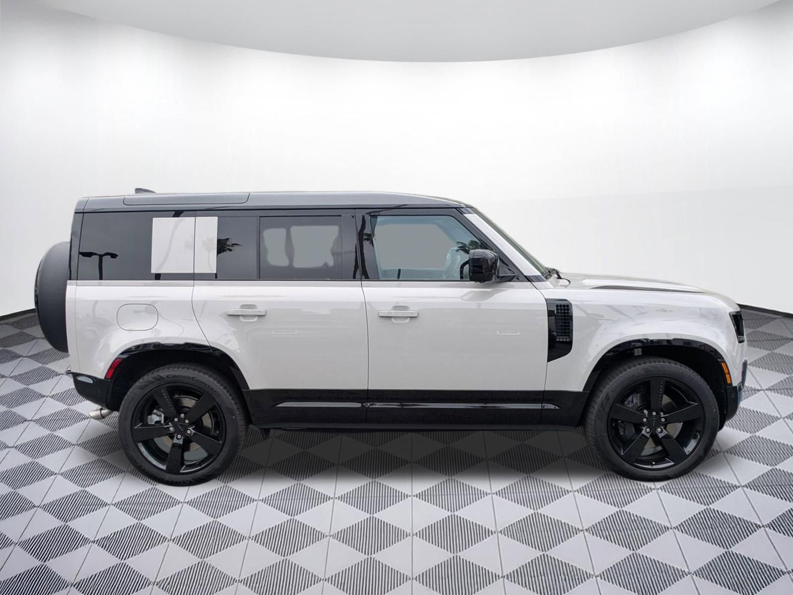 2026 Land Rover Defender X-Dynamic SE - Photo 4