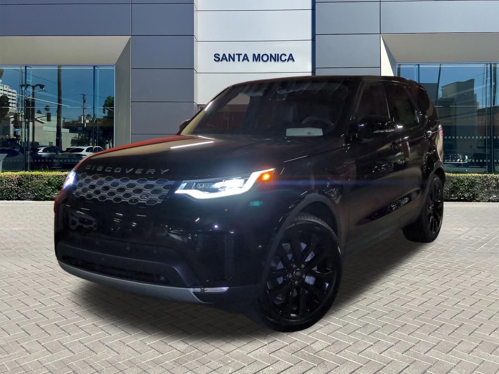 2026 Land Rover Discovery P300 S's photo