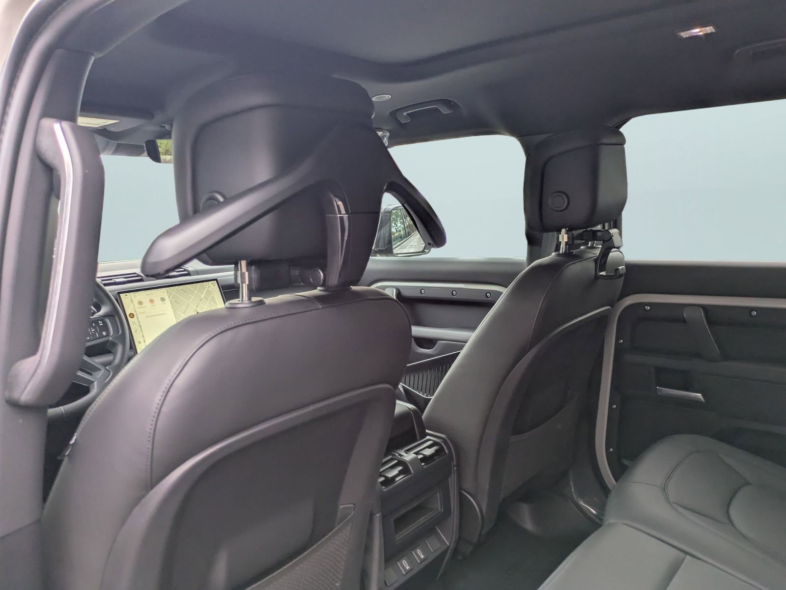 2026 Land Rover Defender X-Dynamic SE - Photo 29