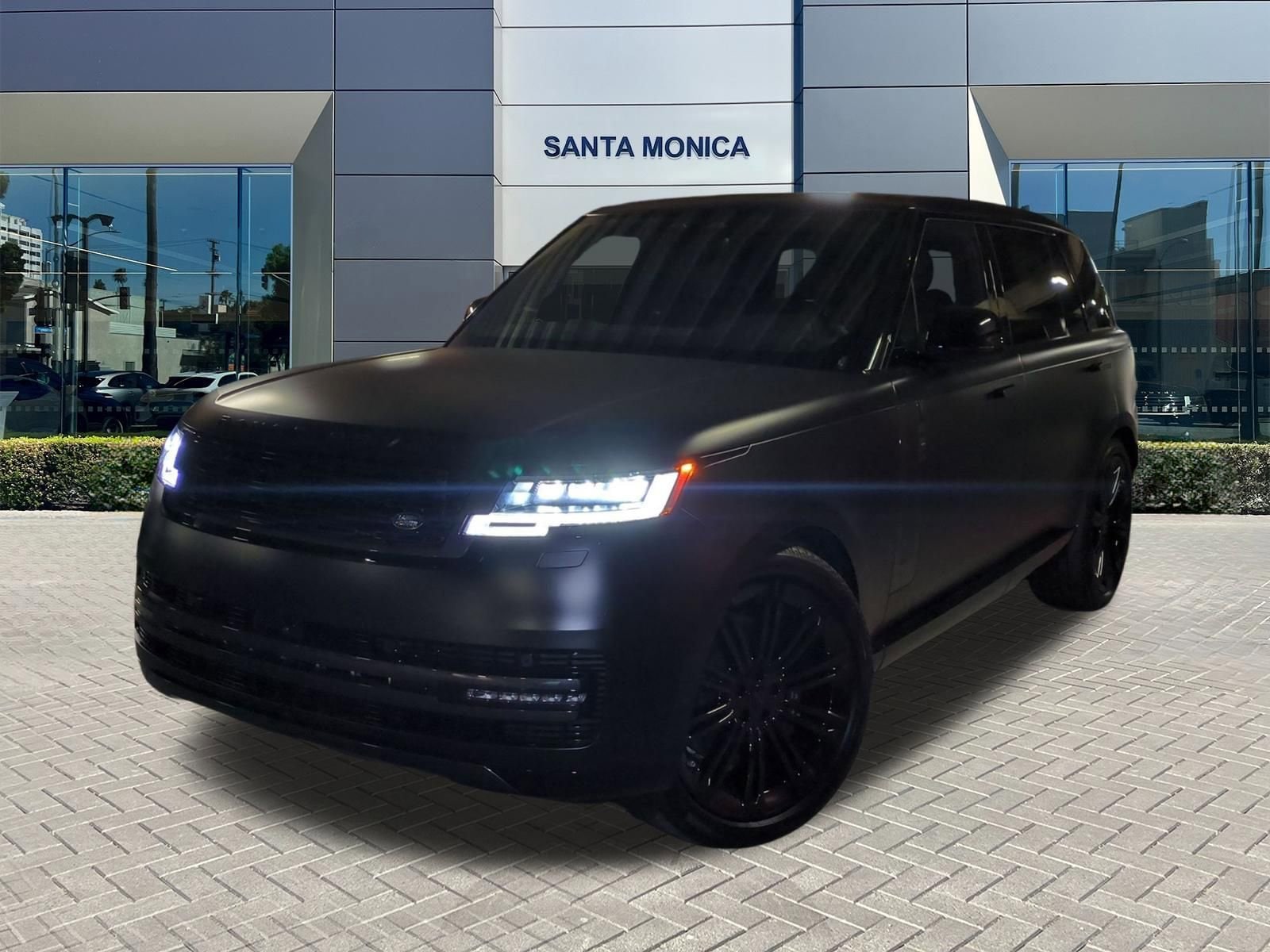 2026 Land Rover Range Rover 3.0 SE LWB 7's photo