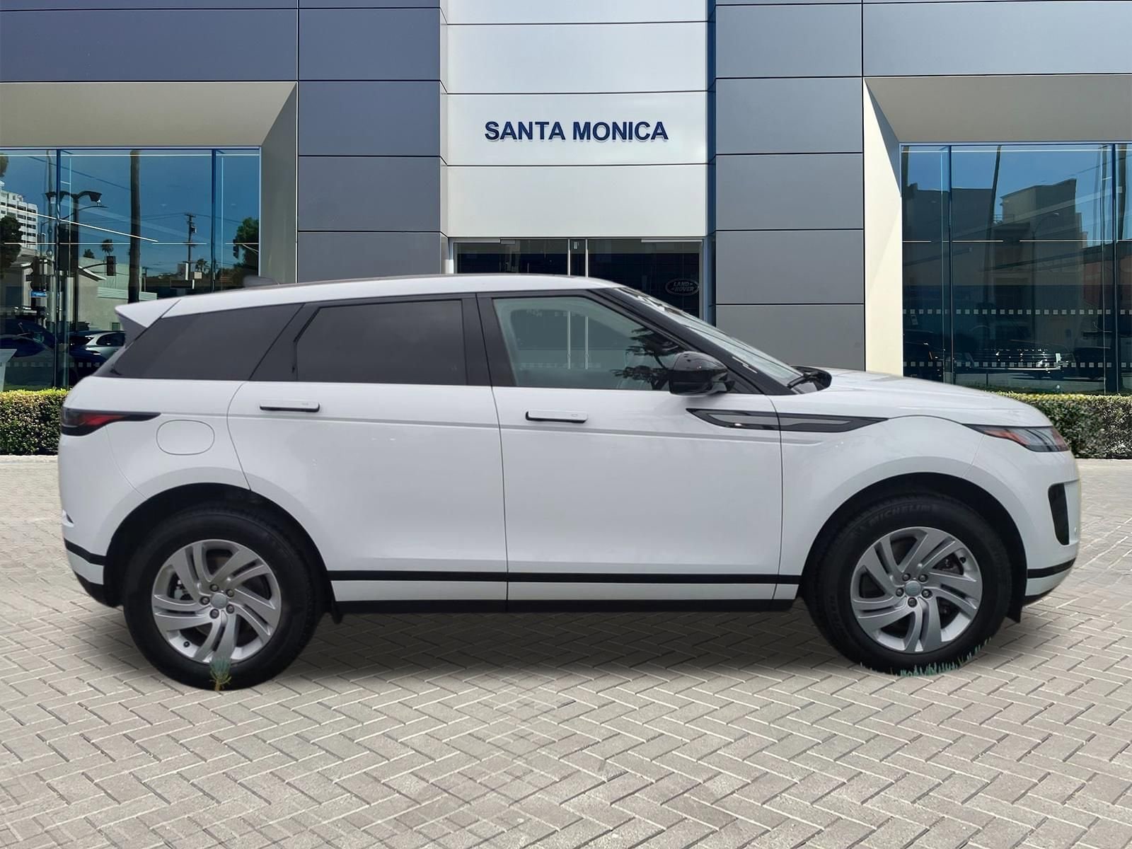 2025 Land Rover Range Rover Evoque Core S photo 5