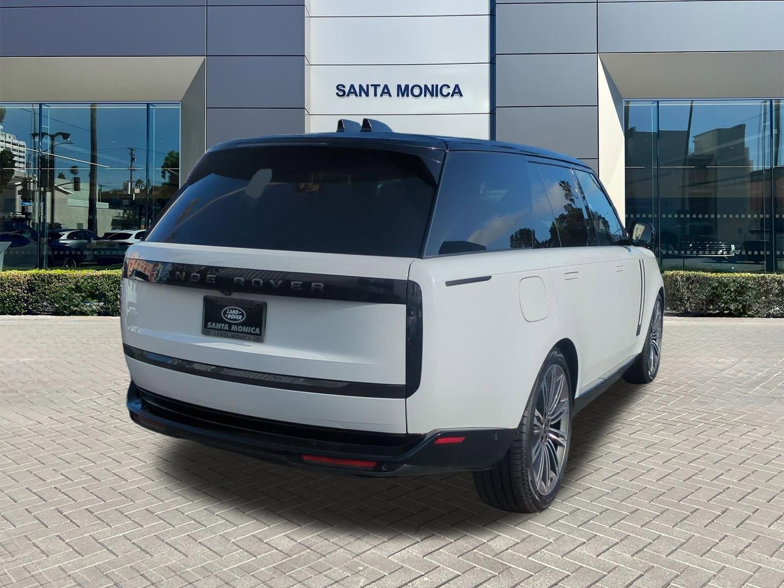 2024 Land Rover Range Rover SE photo 4