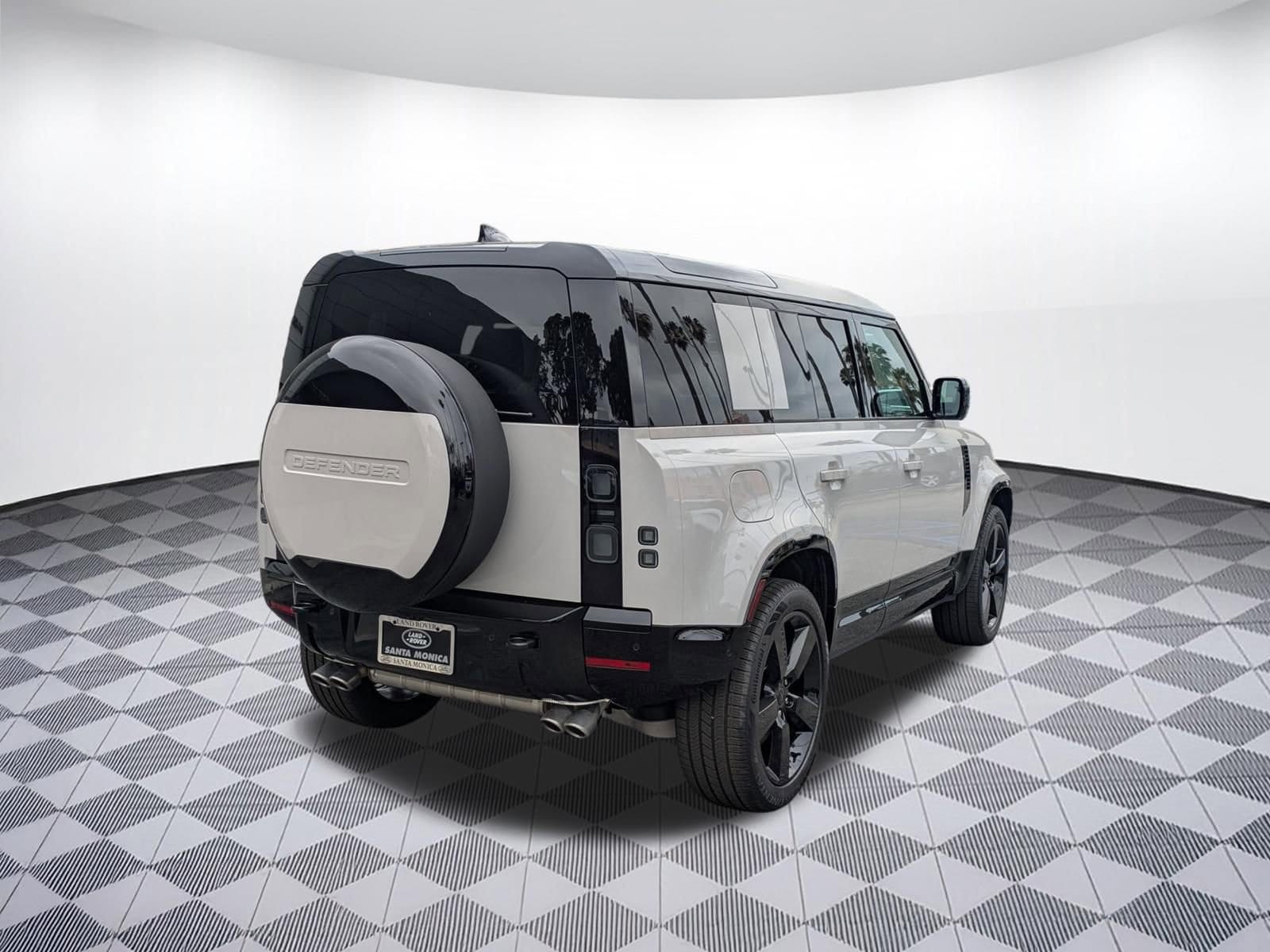 2026 Land Rover Defender X-Dynamic SE - Photo 5