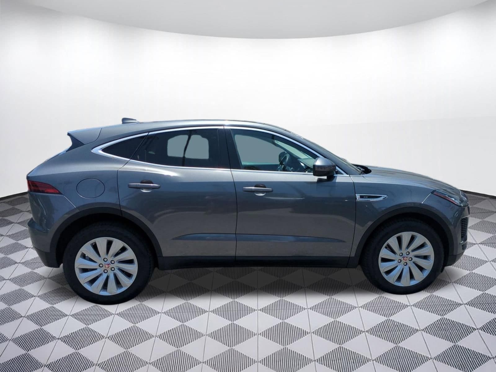 E-PACE SE P250 AWD SE