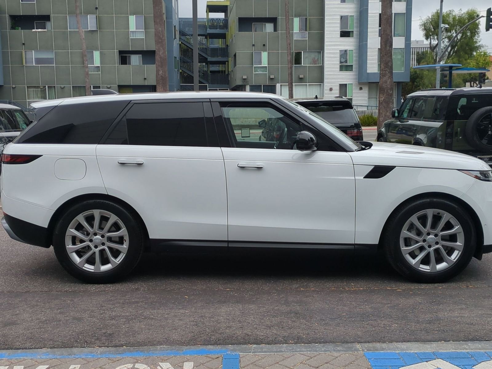 2025 Land Rover Range Rover Sport SE photo 5