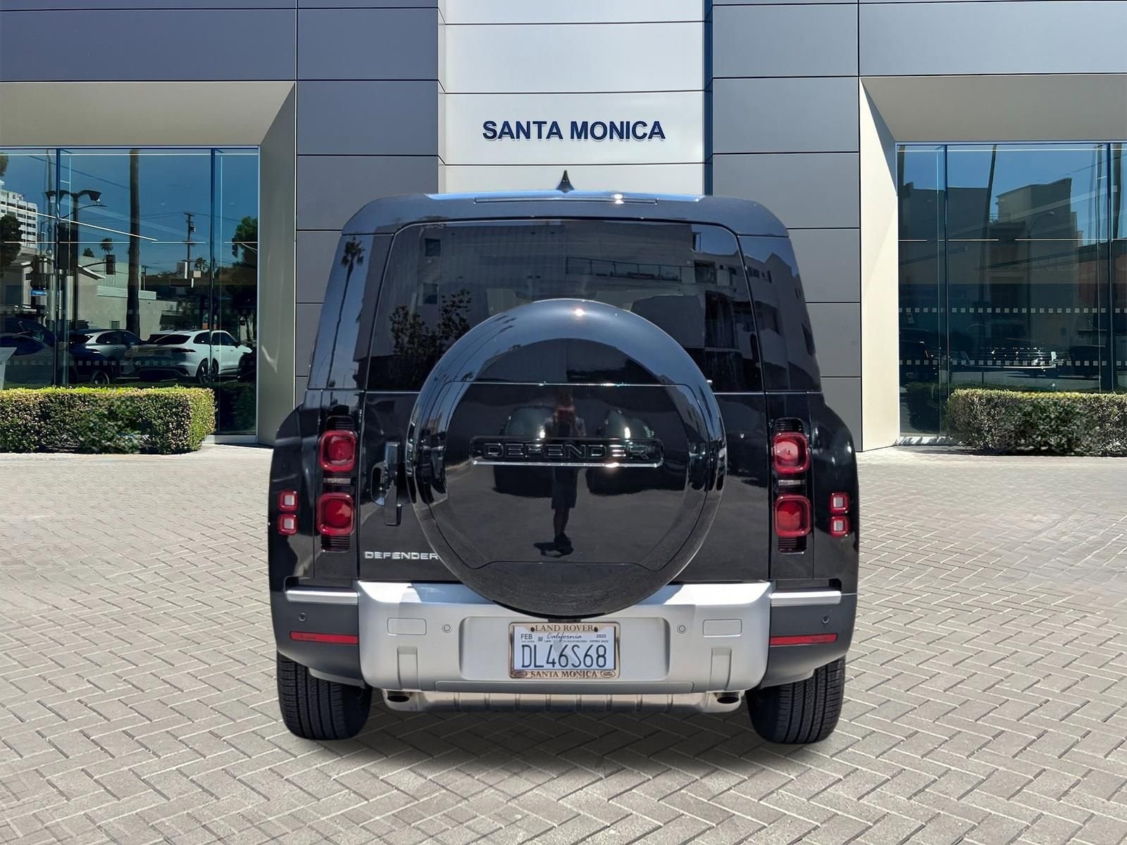 2025 Land Rover Defender 130 S photo 6