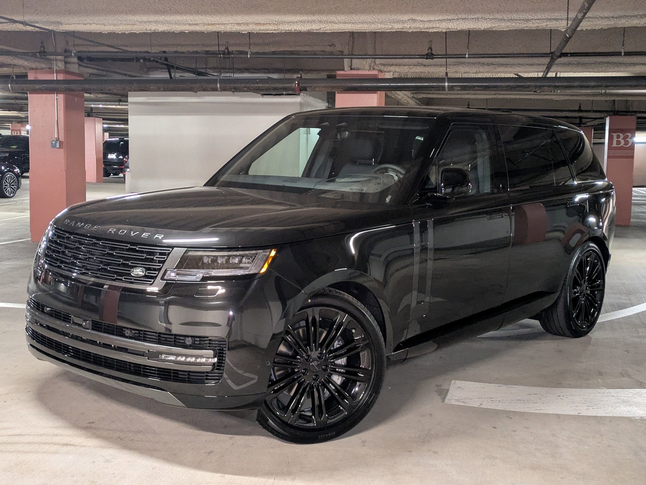 2026 Land Rover Range Rover 3.0 SE LWB 7's photo