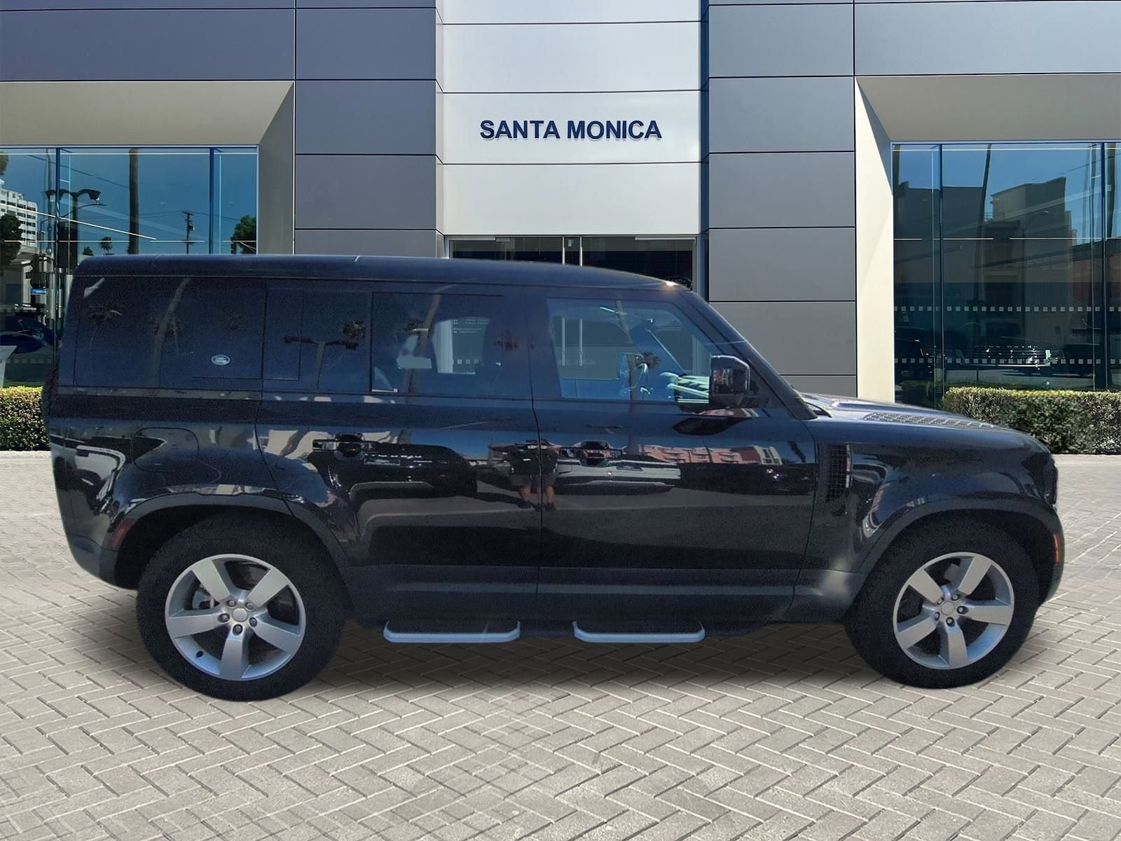 2024 Land Rover Defender 110 SE photo 5