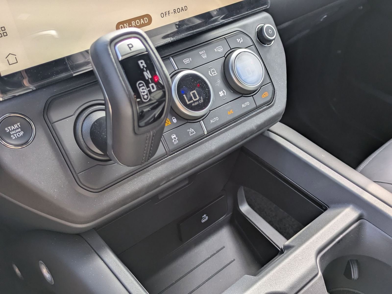 2026 Land Rover Defender X-Dynamic SE - Photo 23