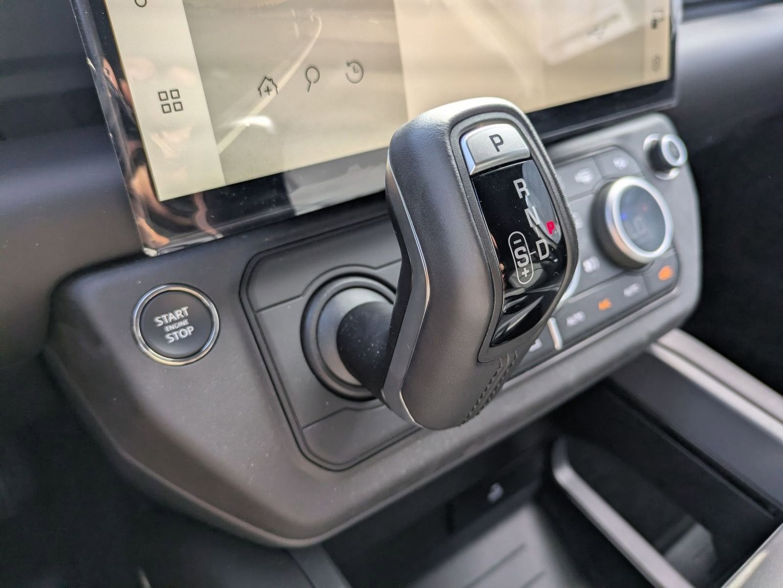 2026 Land Rover Defender X-Dynamic SE - Photo 20