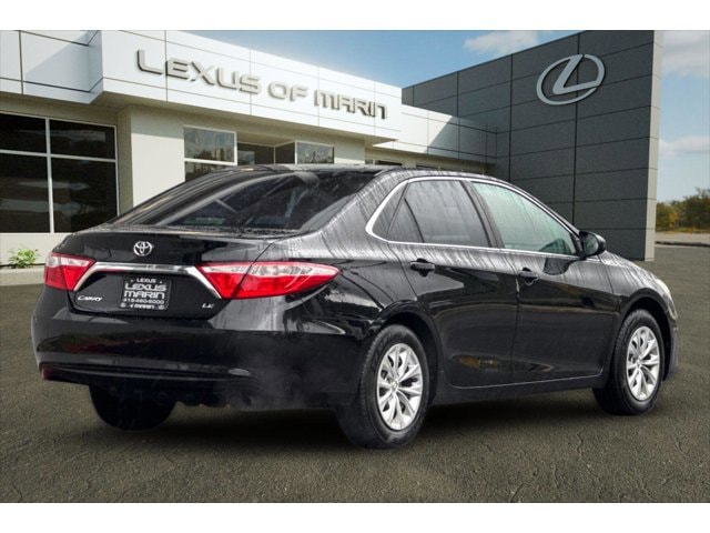 2015 Toyota Camry LE photo 3