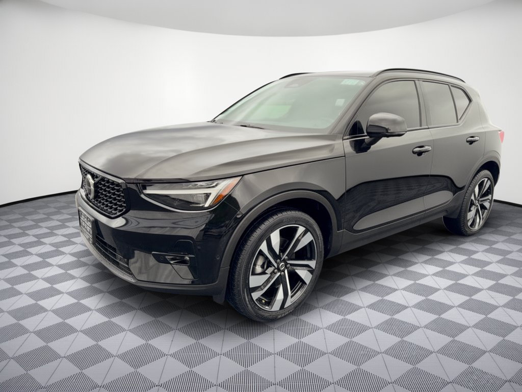 Used 2024 Volvo XC40 B5 Plus Dark SUV