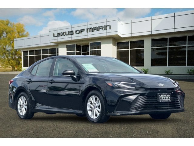2025 Toyota Camry LE photo 5