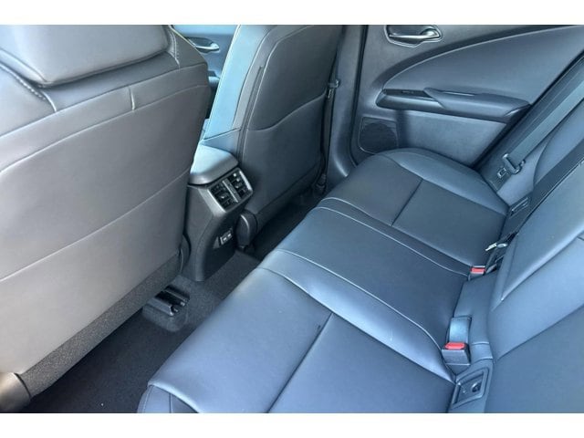 2026 Lexus UX Hybrid 300h - Photo 20