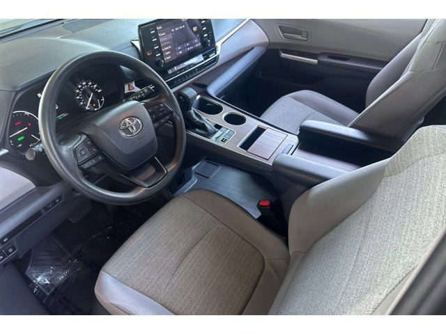 2022 Toyota Sienna LE photo 4