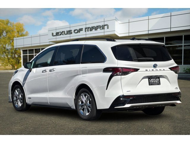 2021 Toyota Sienna XSE photo 3