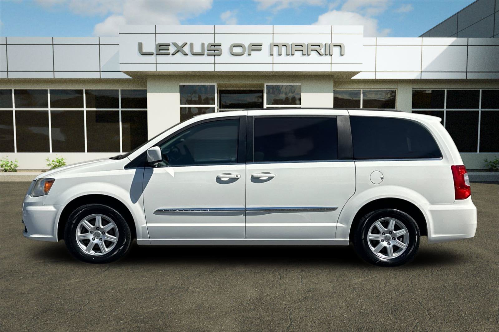 2013 Chrysler Town & Country Touring Van