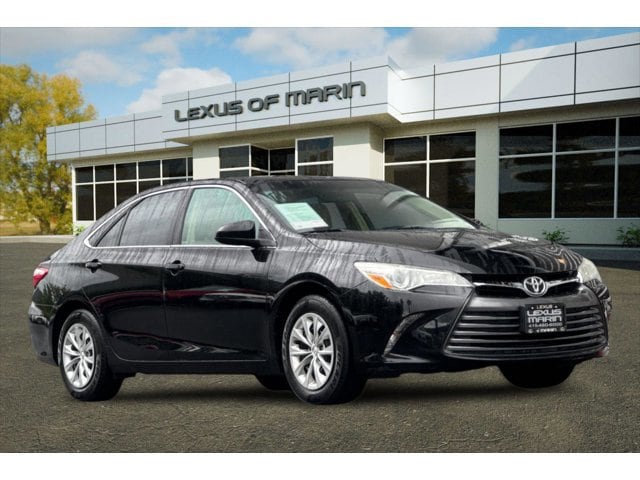 2015 Toyota Camry LE photo 5