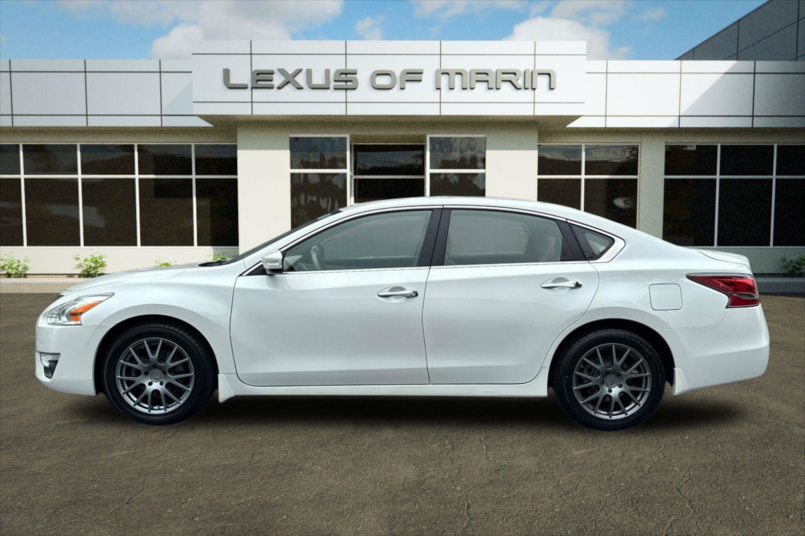 Used 2014 Nissan Altima SV with VIN 1N4AL3APXEN235076 for sale in San Rafael, CA