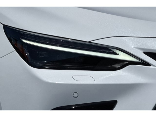 2026 Lexus NX PHEV 450h+ - Photo 10
