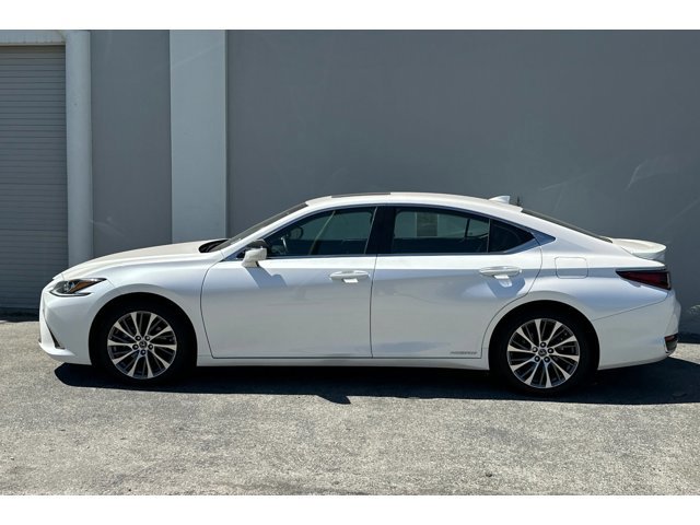 2021 Lexus ES 300h photo 2