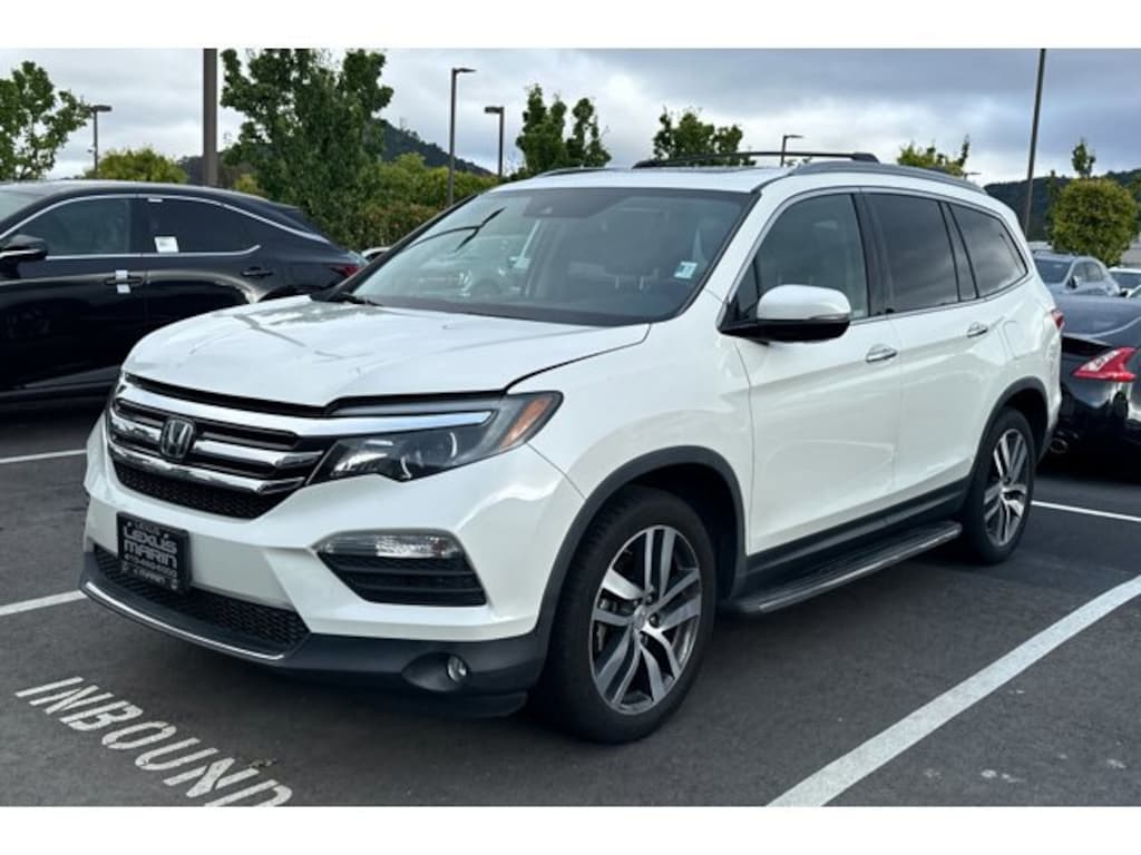 Used 2018 Honda Pilot Touring AWD SUV