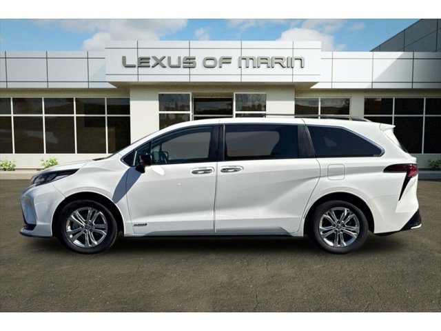 2021 Toyota Sienna XSE photo 2