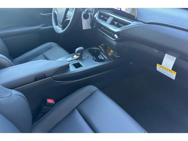 2026 Lexus UX Hybrid 300h - Photo 26