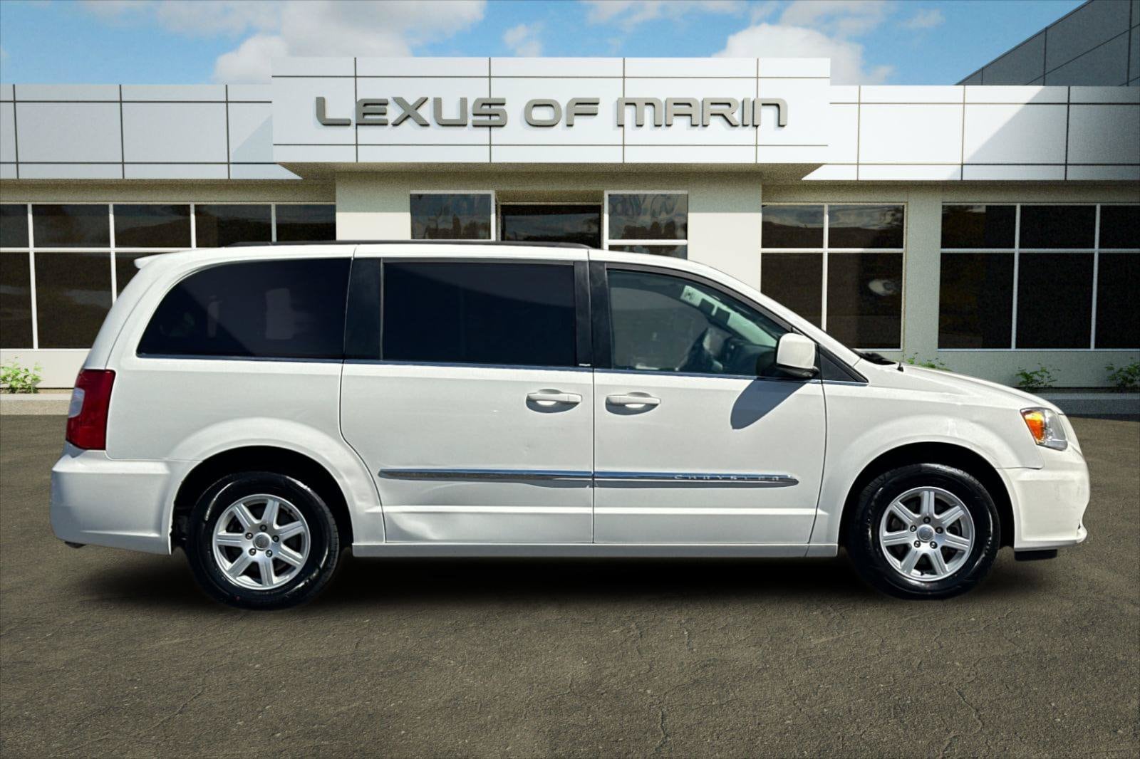 2013 Chrysler Town & Country Touring Van
