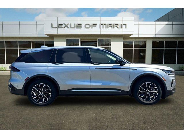 Nautilus Premiere SUV