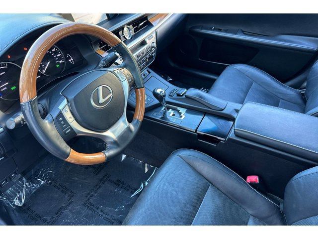 2015 Lexus ES 300h photo 3