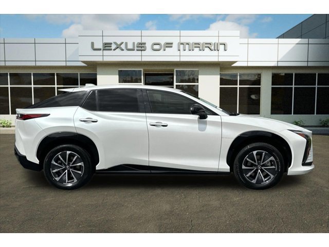 2024 LEXUS RZ 300e Premium w/18" Wheel photo 3